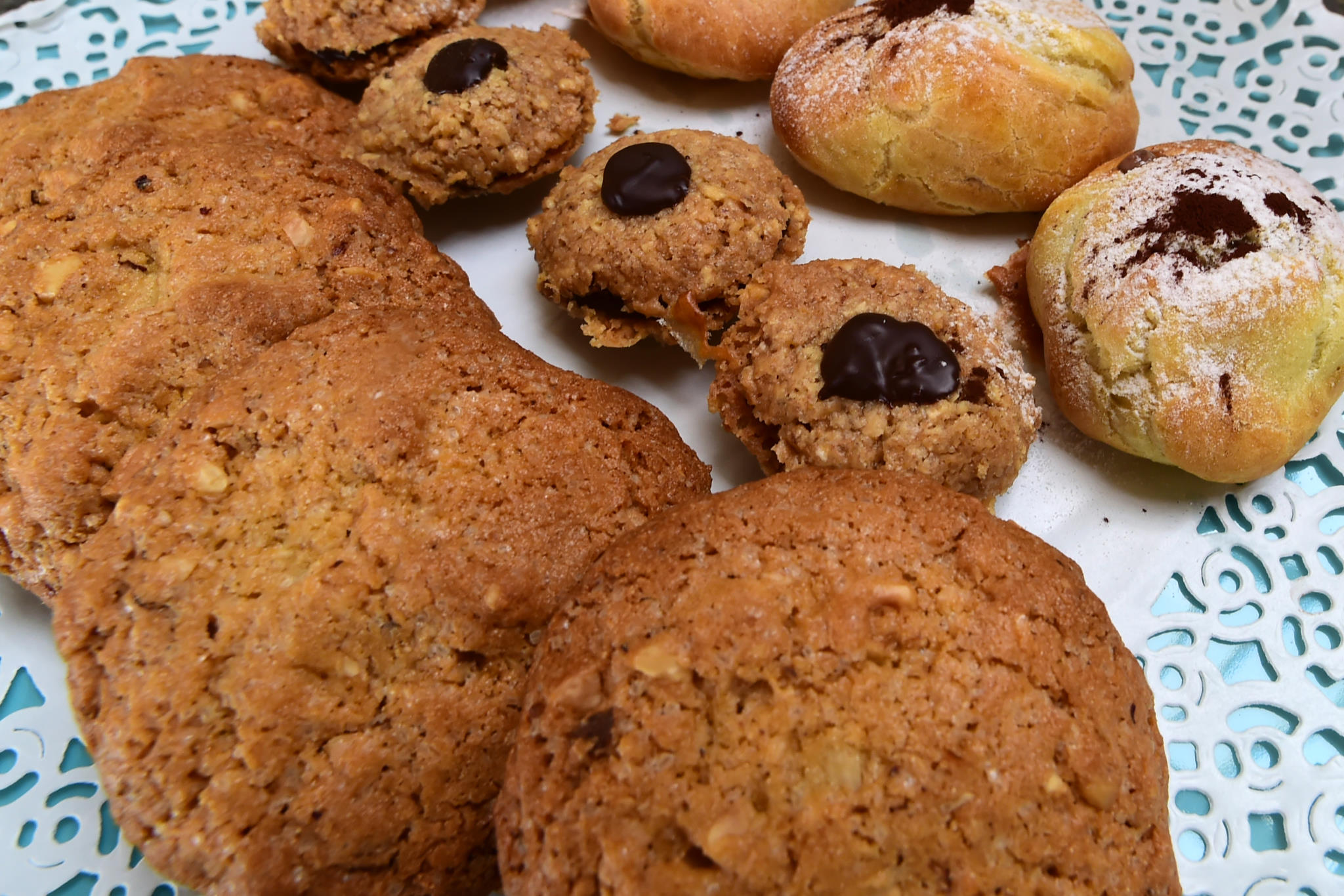 Pasticceria – Zoom Biscotti e Bigné al Cioccolato